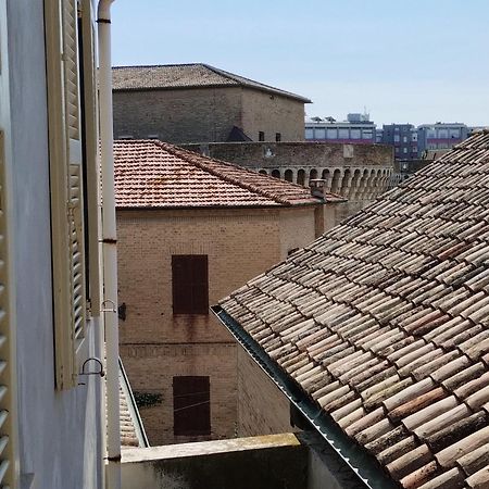 Palazzo Cavalletti - Appartamenti Nel Cuore Di Senigallia Exteriör bild